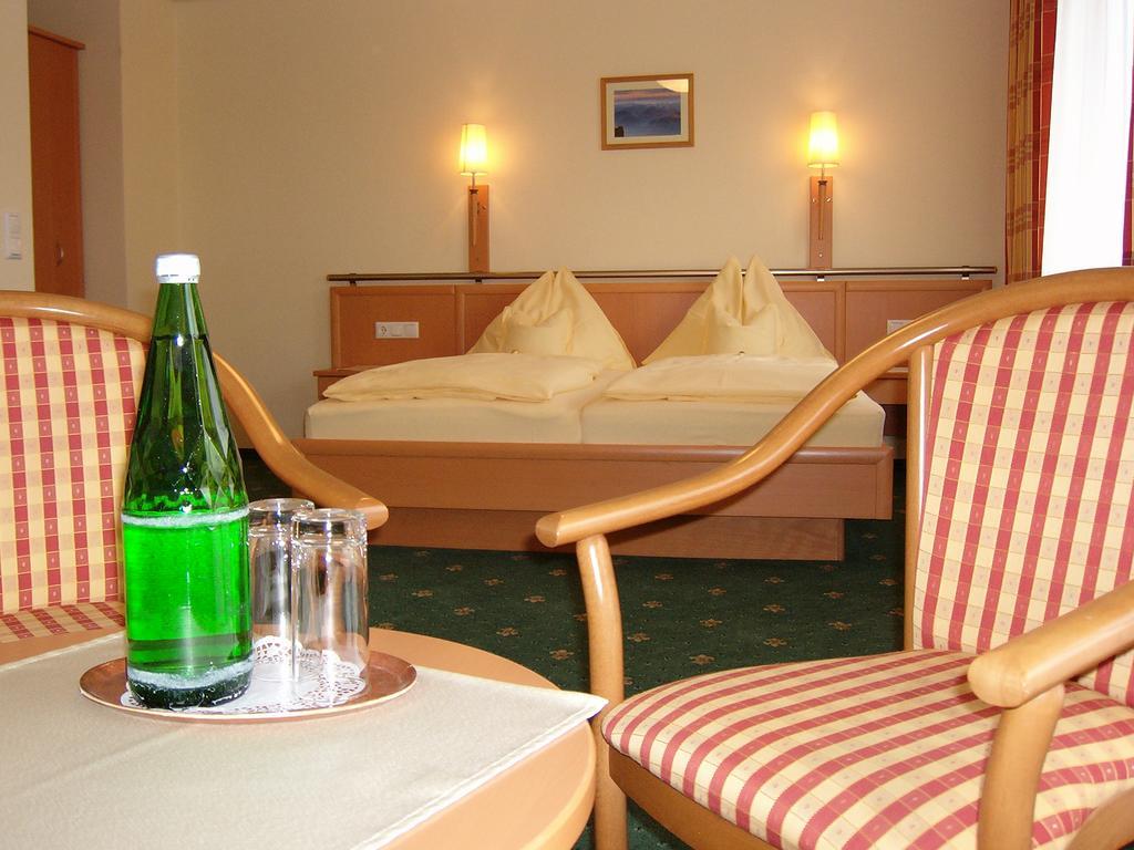 Pension Elisabeth Russbach am Pass Gschütt Extérieur photo