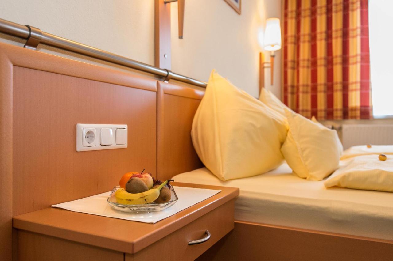 Pension Elisabeth Russbach am Pass Gschütt Chambre photo